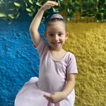 Dançar é divertido no Colégio Vinícius de Moaraes em Guarulhos