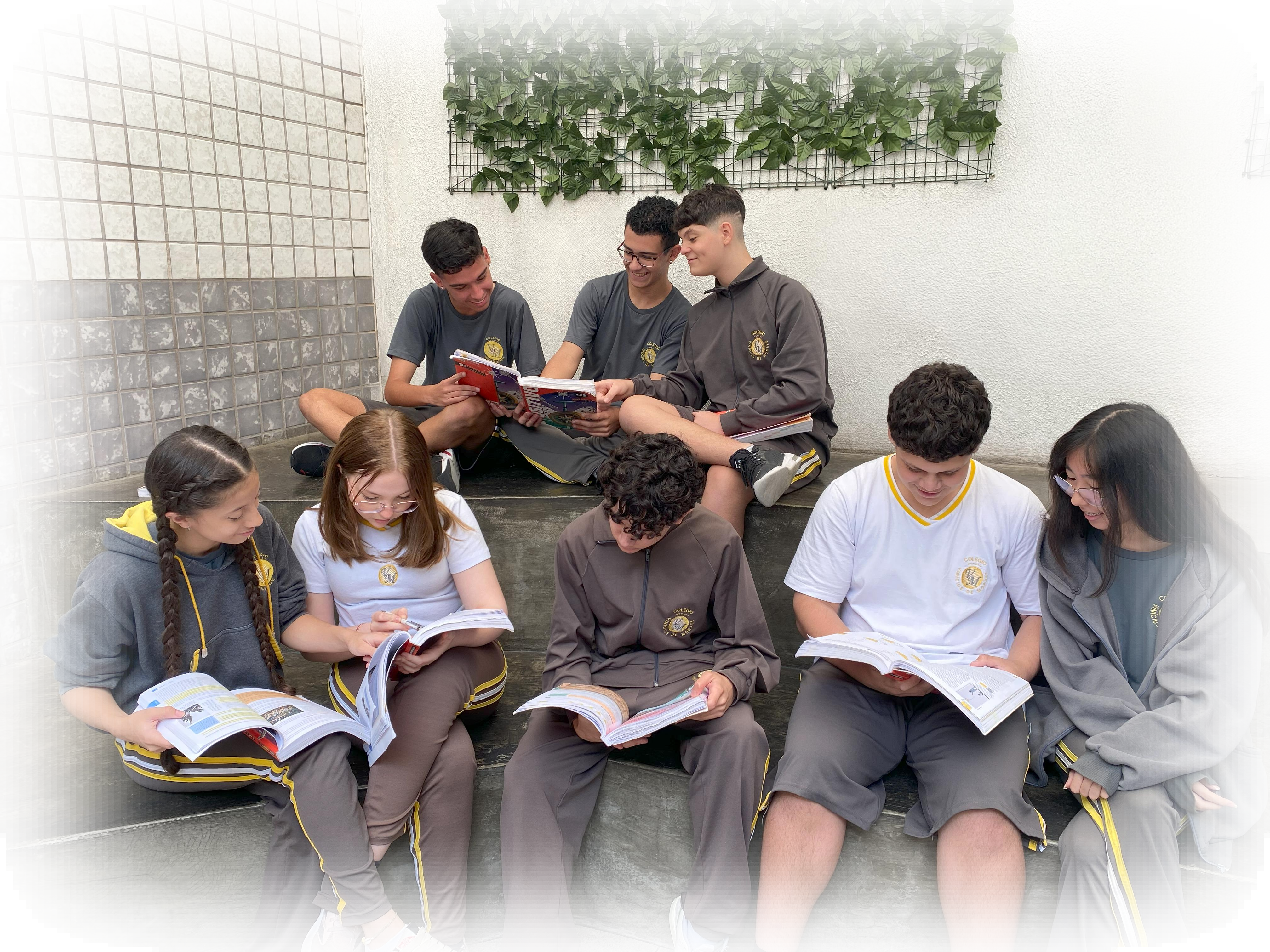 Ensino Médio no Colégio Vinícius de Moraes